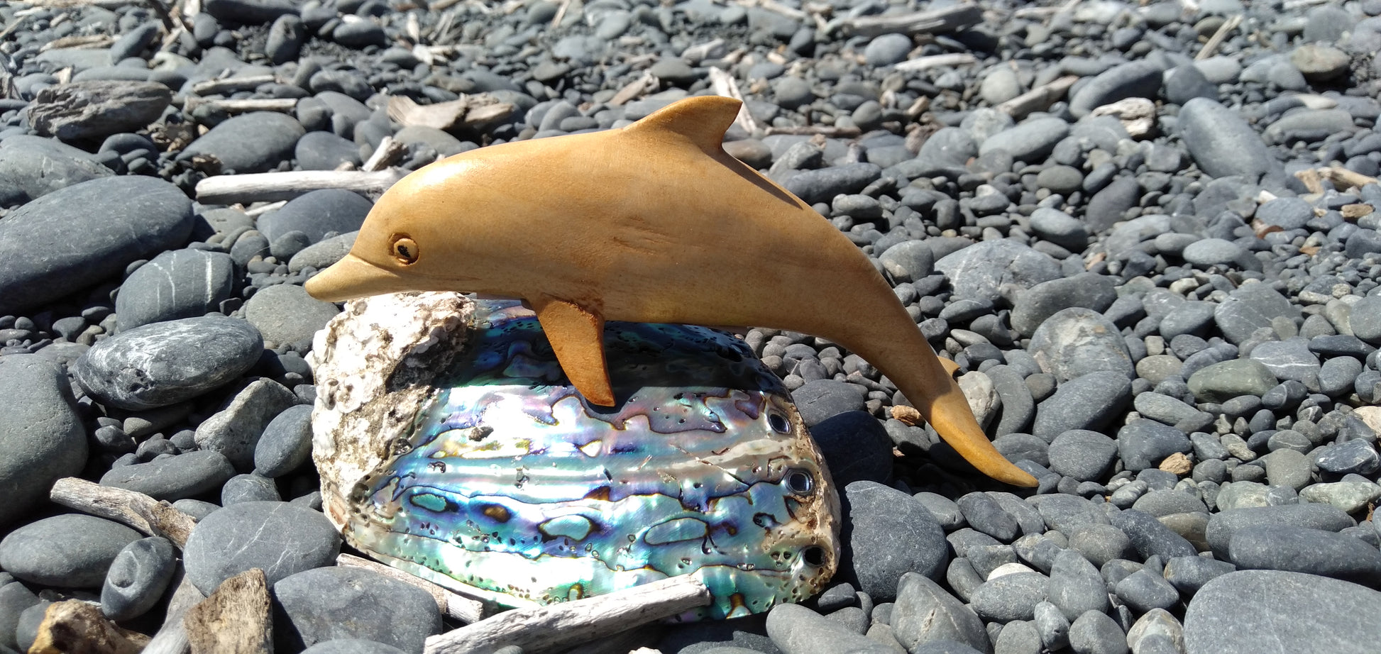 Wooden Dolphin Medium from Pacific Jewel - Southern Paua New Zealand