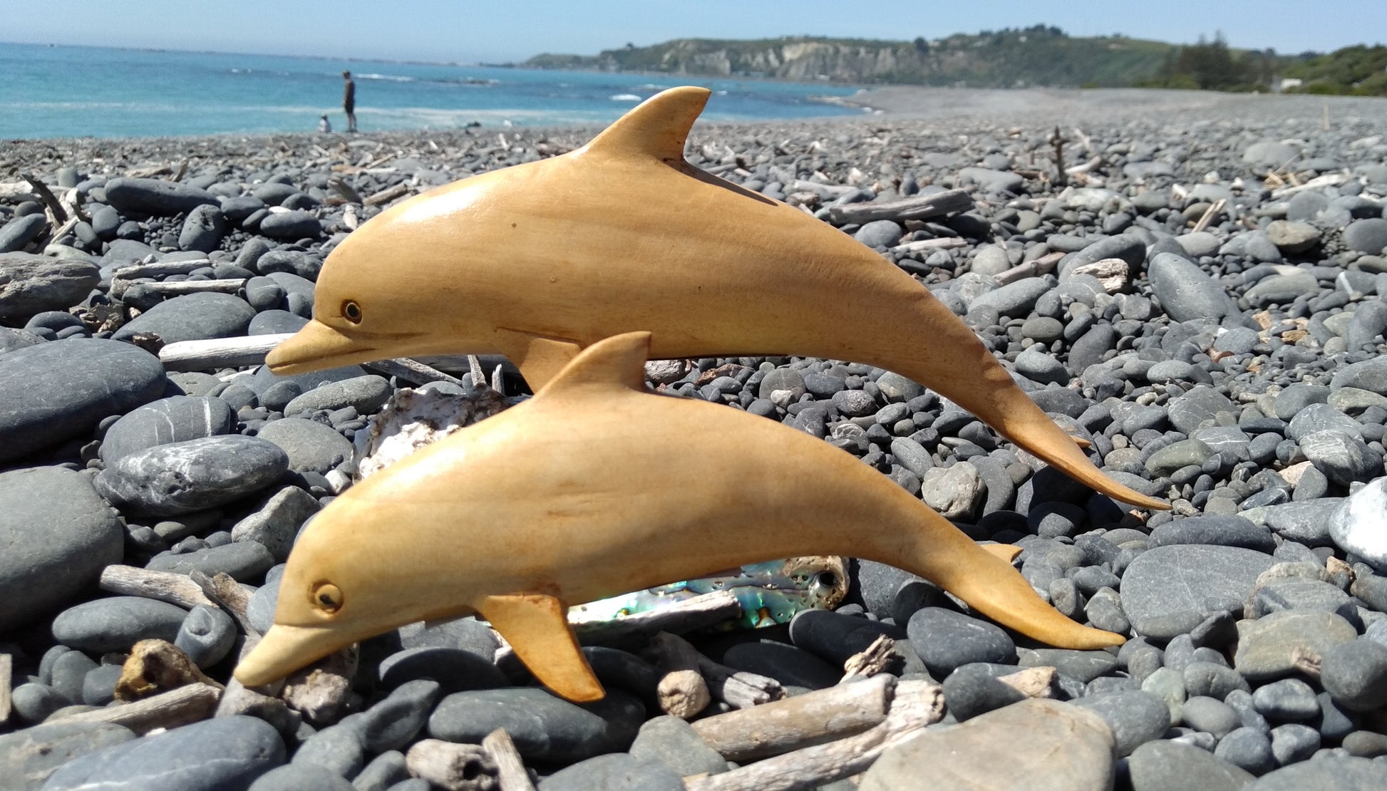 Wooden Dolphin Large from Pacific Jewel - Southern Paua New Zealand